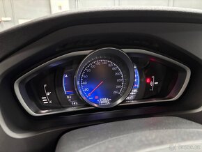 Volvo v40 Ř-design 2015 rok - 8
