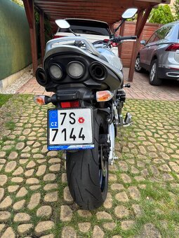 Suzuki GSR 600 - 8