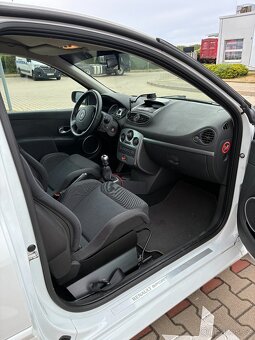 Renault Clio RS III - F1 R27 edice - 8