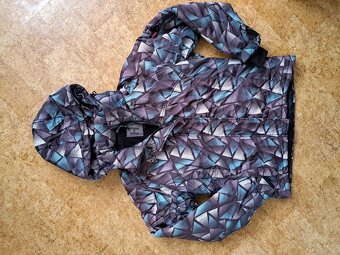 teplá zimní bunda s odepínací kapucí na zip, vel. M - 8