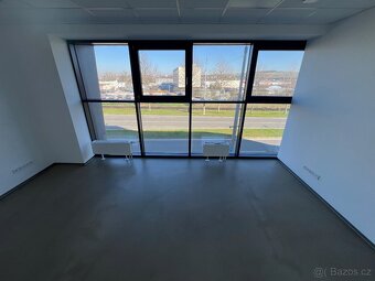 Úžasná moderní kancelář v TOP lokalitě Zlín-Malenovice - 8