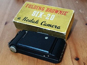 KODAK Foilding "Brownie" SIX-20 by England (1925)+krabička - 8