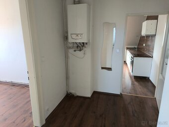 Pronájem bytu 2+1, ca51m2, s vlastním vytápěním v LBC. - 8