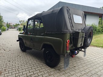 UAZ 469 - 8