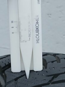 Pěkná zimní orig alu VW Multivan, Transportér 235/55/17 8mm - 8