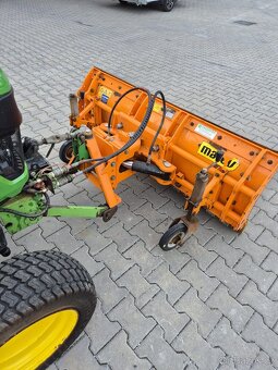 JOHN DEERE 2032 4X4 malotraktor - zimní údržba - 8