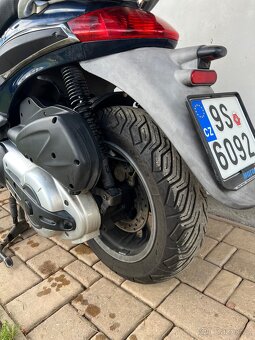 Skútr Piaggio Beverly 500 - 8