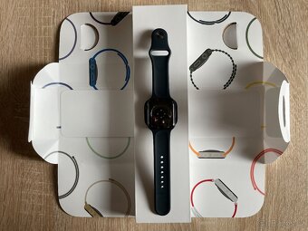 Apple Watch 7 45 mm s příslušenstvím - 8