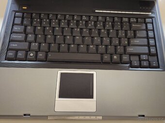 Funkční starší notebook Asus - 8