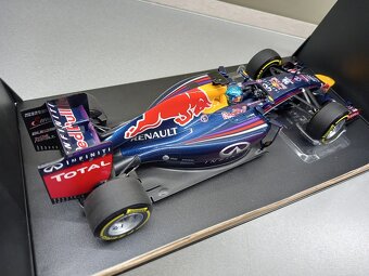 F1 INFINITI RED BULL RB10 2013 VETTEL MINICHAMPS 1:18 - 8
