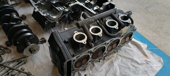 Kawasaki GPZ 1100 díly - motor - 8