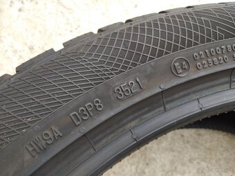 Prodám zánovní zimní pneu Continental 235/45 R20 - 8