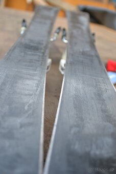 dětské lyže 120 cm nové vázko boty EU 36 hole a helma - 8