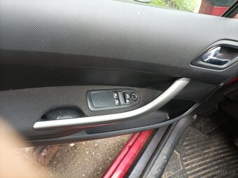 Peugeot 308 - 8