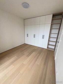 Pronájem bytu 2+55 v Praze - ul. V třešňovce - 8