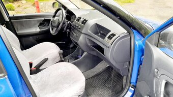 Velice zachovalá málo jetá Škoda Fabia II 1.2 kombi . - 8