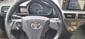 Toyota iQ 1,0 automat CVT max.výbava - 8