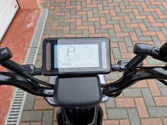 Elektroskútr RACCEWAY PAŘEZ 25, bez ŘP - 8