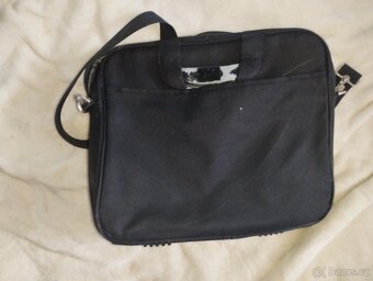 nefunkční notebook + nabíječka brašna na notebook - 8