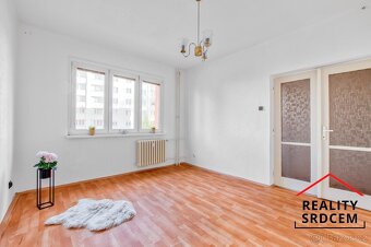 Pronájem družs. bytu 2+1+ velká zasklená lodžie/55 m2 na ul. - 8