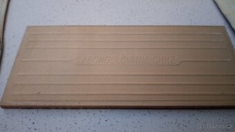 Dlažba 30cmx30cm béžová 16,2m2 + dlažba na sokl cca 100ks - 8