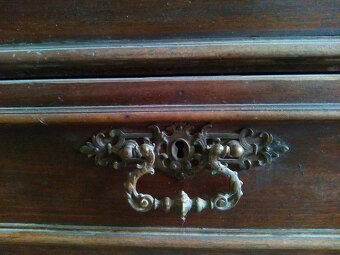 Starožitná dvoukřídlá skříň – barokní styl, masivní dřevo - 8