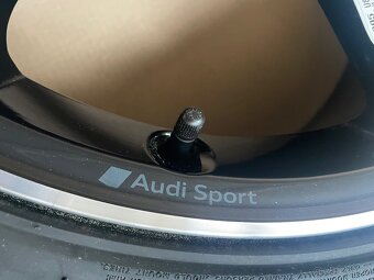 NOVÉ Original Audi Q2 SQ2 81a r19 235/40/19 100% - 8