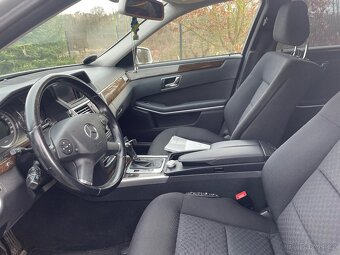 Mercedes-Benz E200,Navi,Tažný,Alu - 8