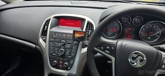 Opel ASTRA J LIM. 5DV. EDITION 1.7d 81kw rok-2010 ANGLIK - 8