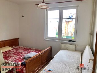 Pronájem, byty/3+kk, 63 m2, nám. V. Řezáče 647/14, 36001 Kar - 8