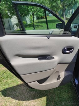 Renault Megane Scenic - 8