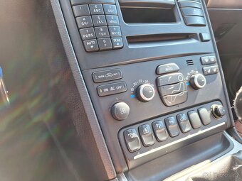 Volvo XC90, D5 7. míst MANUÁL - 8