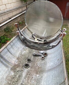 ŽELEZNÁ POZINKOVANÁ NÁDRŽ NA VODU+KONSTRUKCE - 8