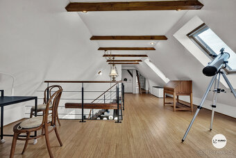 Rodinný dům / usedlost o dvou bytových jednotkách s pozemkem - 8