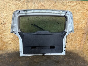 PÁTÉ DVEŘE KUFRU OPEL ZAFIRA A - 8