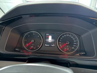 Volkswagen Multivan T6 2,0 TDI GENERATION SIX LED - 8