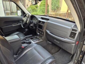 Prodám Jeep Cherokee 2.8CRD 147kW - TAŽNÉ ZAŘÍZENÍ - 8