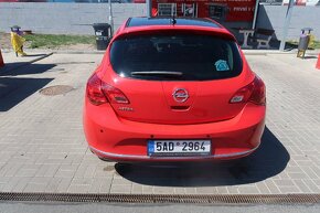 Prodám OPEL ASTRA 1.4 TURBO 88kW benzin - 8