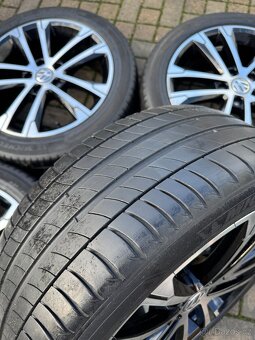 ORIGINÁL Alu Volkswagen SINGAPORE R17, 5x112 - LETNÍ PNEU - 8