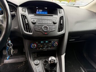 Ford Focus kombi 1,0i 74kW r.v.2015 - 8