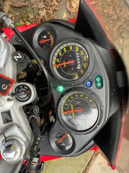 Honda CBR 125R - 8
