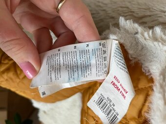 Hořčicově žlutá parka Reserved - 8