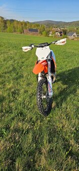 Prodám Motokrosový speciál KTM 300 SX 2020 najeto 65mth - 8
