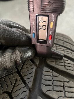 Original zimni Volvo V60 S60 r19 + Pirelli 235/40/19 95% - 8