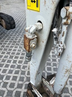 půjčení minibagru Takeuchi o váze 1,8t (díky tomu vykope) - 8