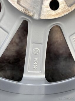 Zimní originál sada alu Volkswagen Passat B8 215/55R17 - 8