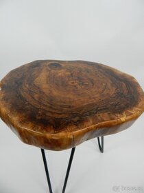 Odkládací stolek z ořechového masivu s epoxidovou pryskyřicí - 8