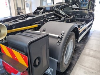 MAN OSMNÁCTITUNA RUKA HIAB 138 + NOSIČ KONTEJNERU 10T - 8