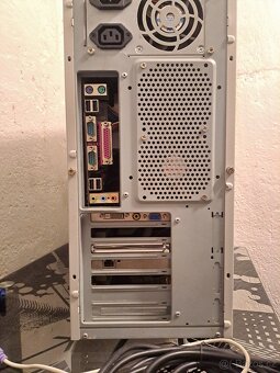 Prodám funkční retro počítač, CPU Athlon XP 1800 - 8