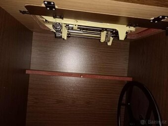 Elektrický skříňkový šicí stroje Veritas - 8